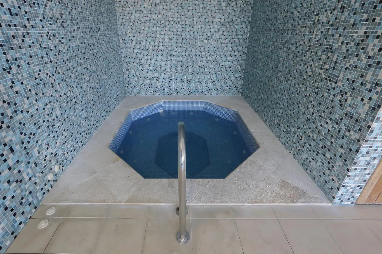 3 Bedroom Apartment With Indoor Pool Central Lagos 0*,  Portugal
