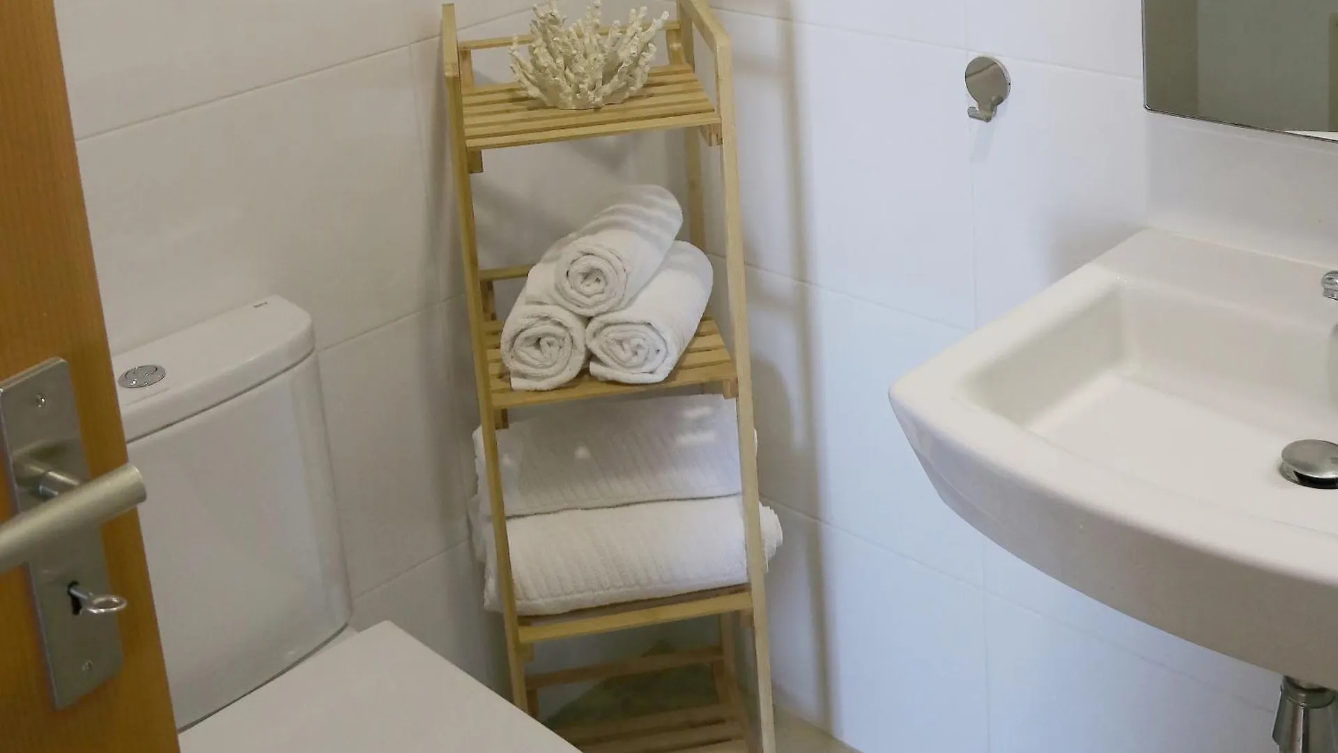3 Bedroom Apartment With Indoor Pool Central Lagos 0*,